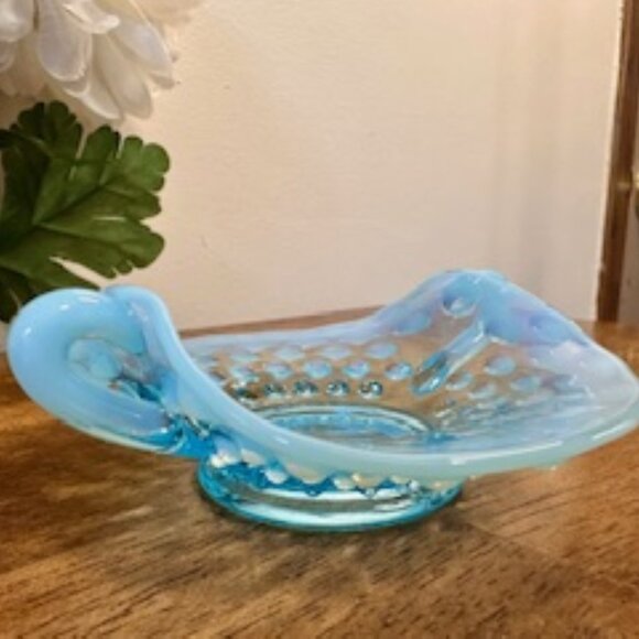Fenton Hobnail Opalescent Blue Glass Candy‎ Dish Vintage Baby Blue Ruffled Bowl - Picture 4 of 5